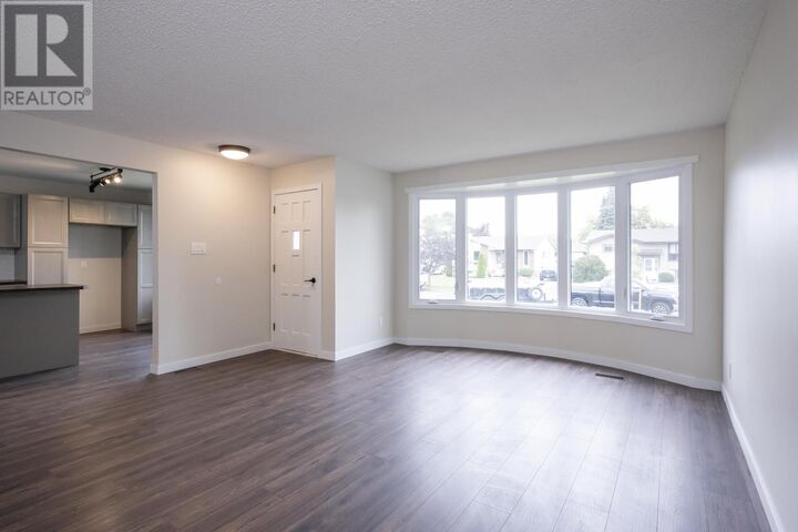 Property Photo:  262 Sheridan Cres  ON P7C 5M4 