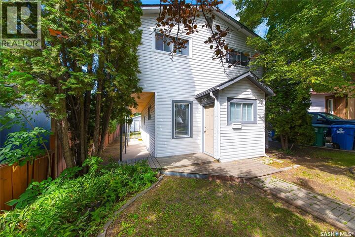 Property Photo: 1017 J Avenue N SK S7L 2L3
