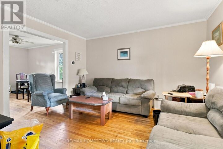 Property Photo:  146 Park Street West  ON K0E 1T0 