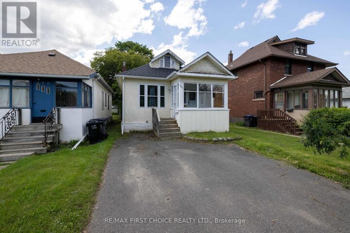 Property Photo: 521 Vickers Street South ON P7E 1K1