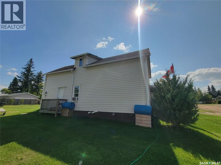 Property Photo: 118 2nd Street W SK S0M 2T0