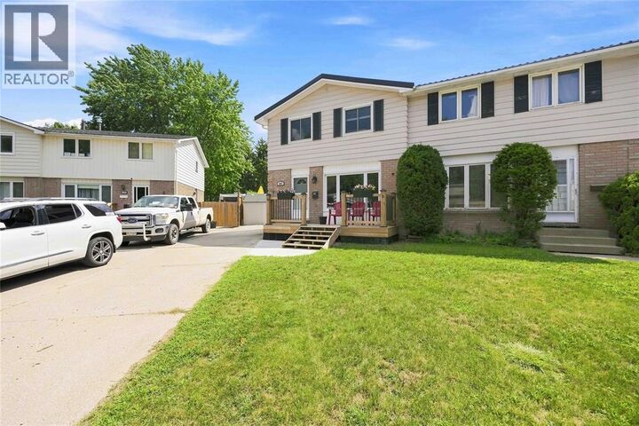 Property Photo: 207 Willa Court ON N7S 4S9