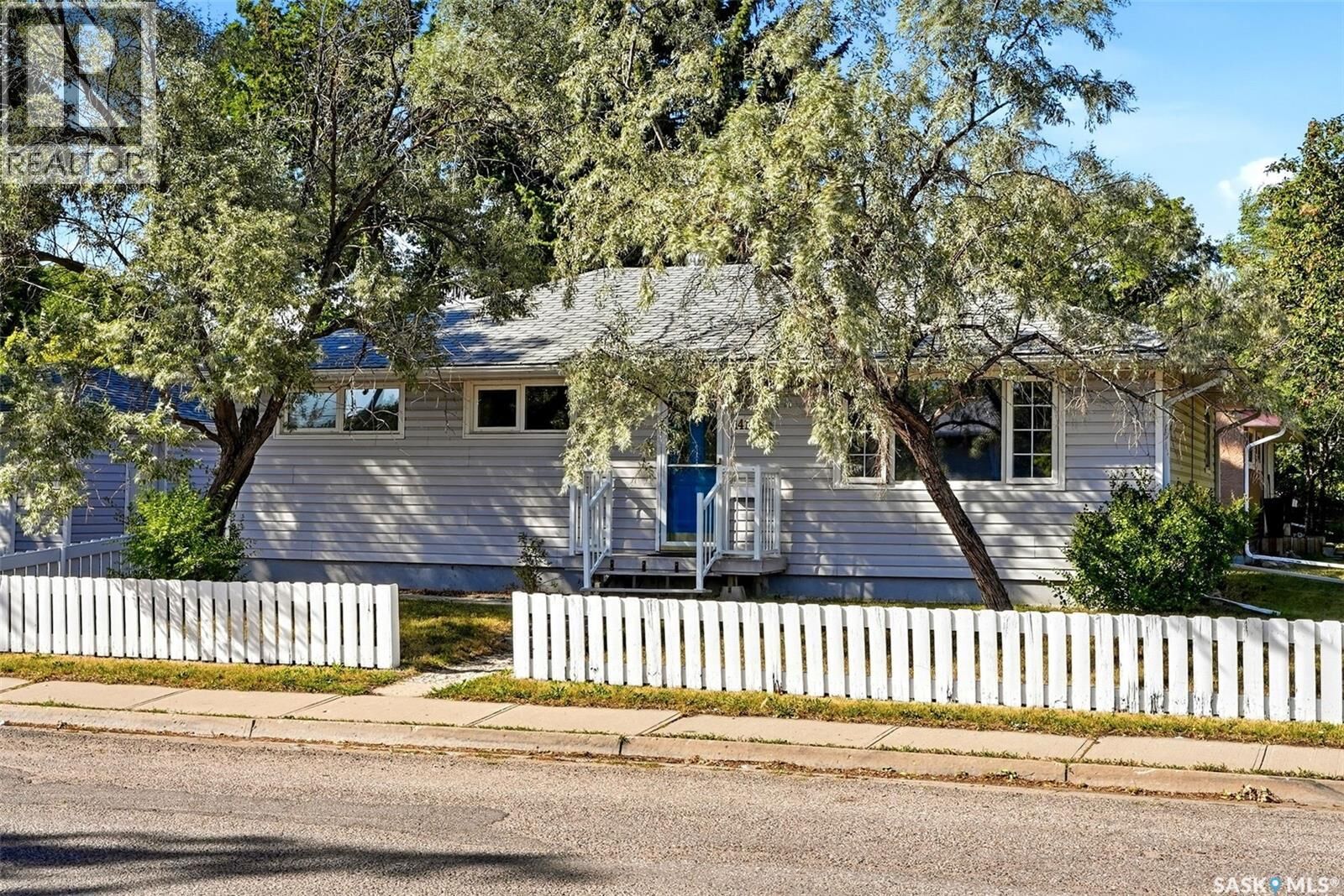 Property Photo:  1410 4th Avenue N  SK S4R 0T1 