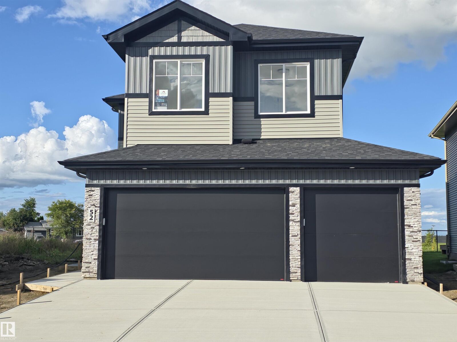 Property Photo: 52 Maple Crescent AB T0A 1N0