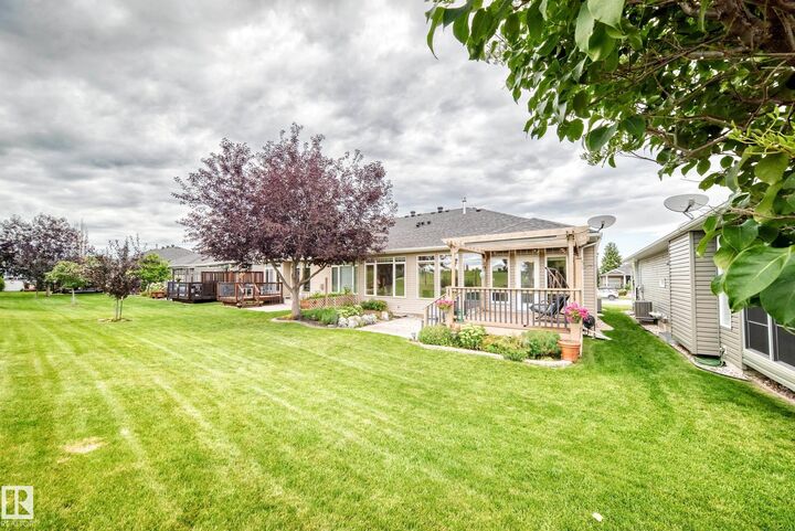 Property Photo: 12 Fairway Point(E) AB T7X 4B6