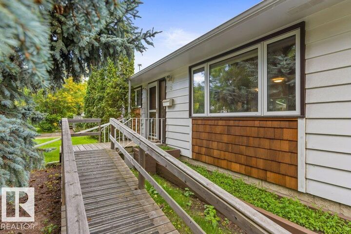 Property Photo:  5 Gillian Crescent  AB T8N 0V9 