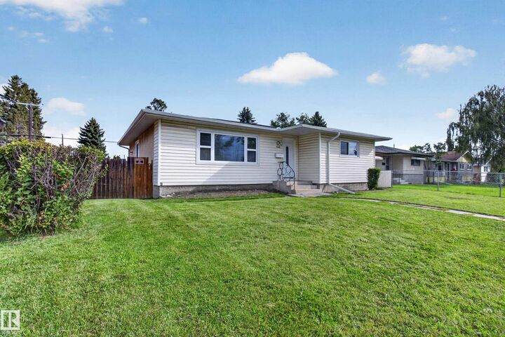 Property Photo:  7108 90 Avenue NW  AB T6B 0P4 