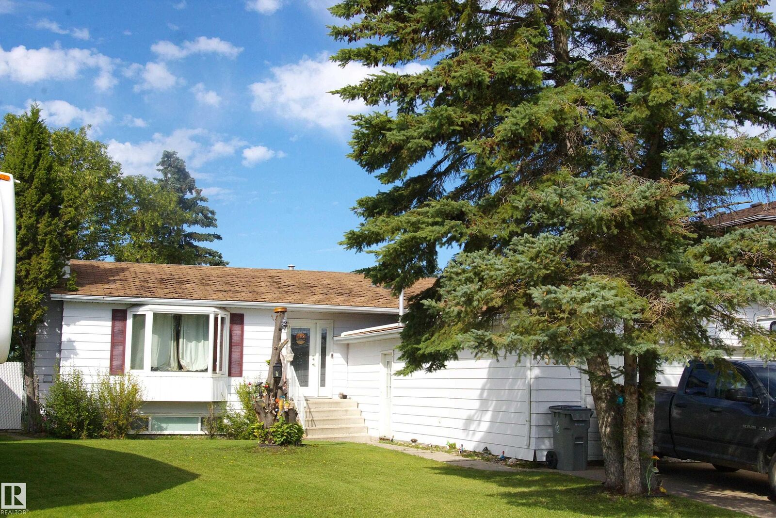 Property Photo: 5508 46 Street AB T0B 2R0