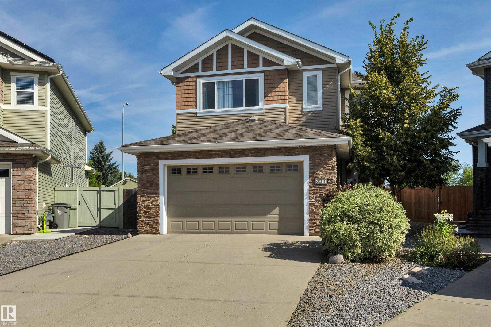 Property Photo:  3910 49 Avenue  AB T4X 1Y8 