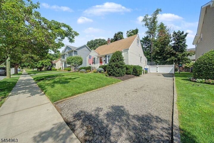 Property Photo:  91 Lynwood Rd  NJ 07044 