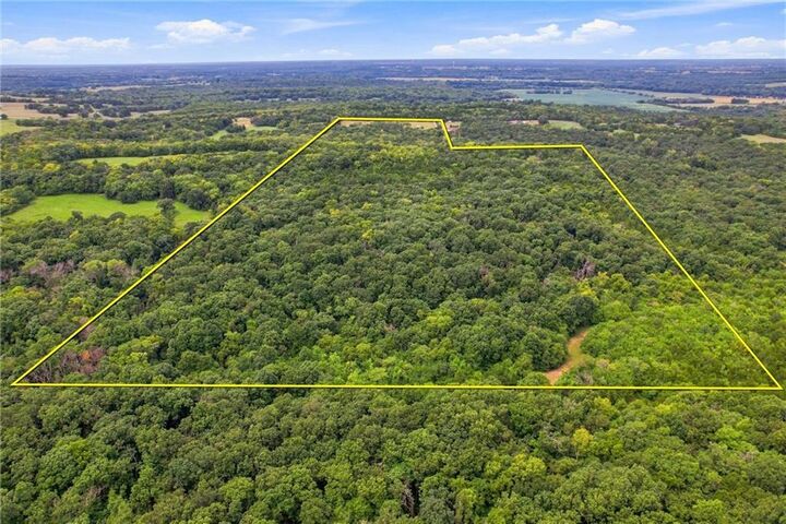 Property Photo:  30405 Oak Grove Road  KS 66071 