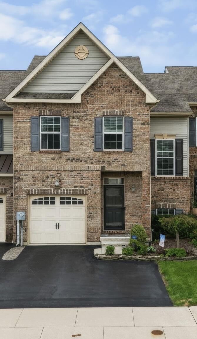Property Photo:  4473 Cottonwood Drive  PA 18064 