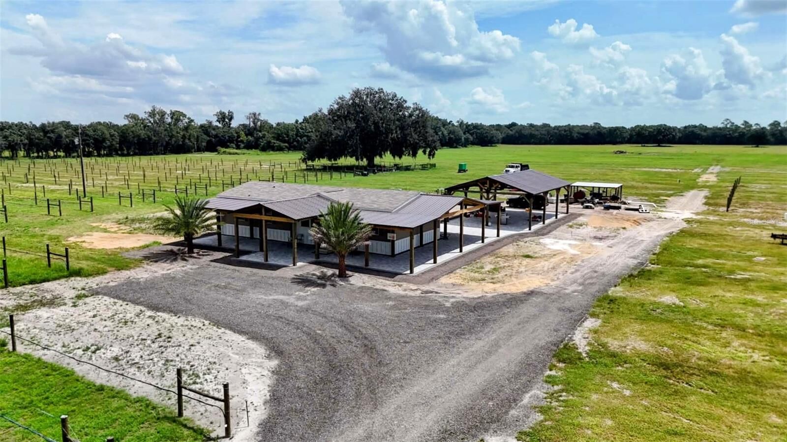 Property Photo: 610 N Hollandtown Road FL 33873