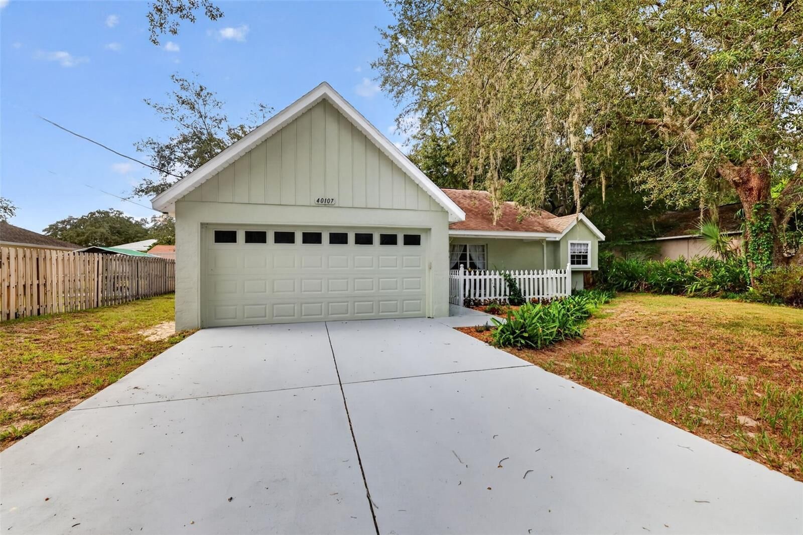 Property Photo: 40107 Oakridge Drive FL 32159