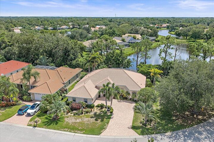 Property Photo:  7213 Southgate Court  FL 34243 