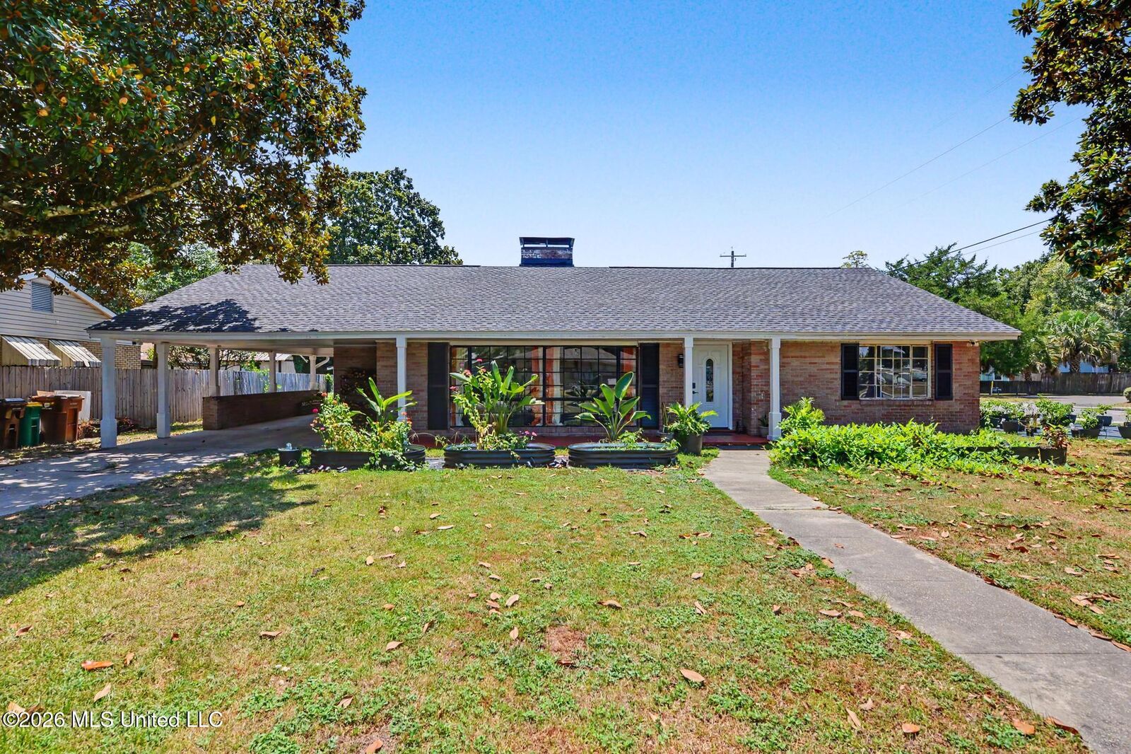 Property Photo:  1095 Columbus Street  MS 39530 