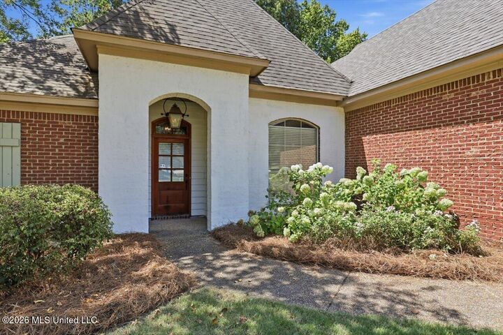 Property Photo:  100 Savoy Park  MS 39110 