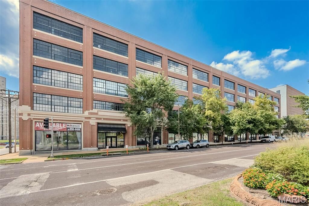 Property Photo: 4100 Forest Park Avenue 305 MO 63108