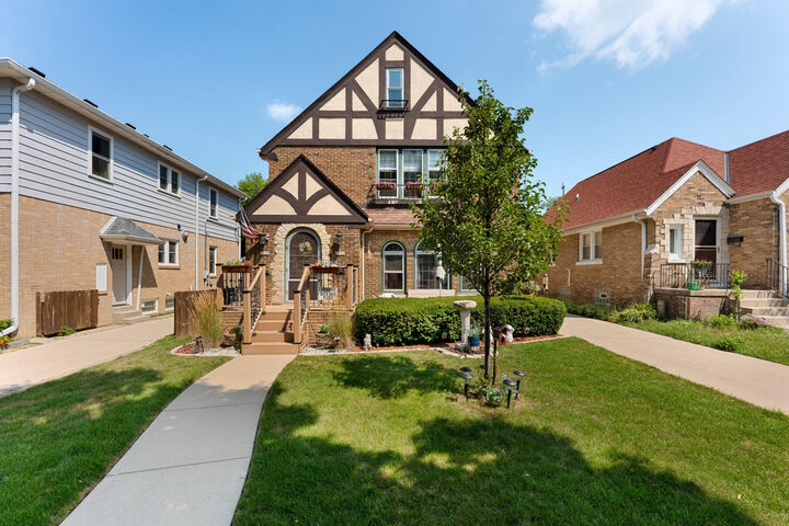 Property Photo: 1620 E Olive St WI 53211