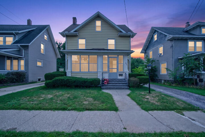 Property Photo:  605 Harwood Street  MI 49203 