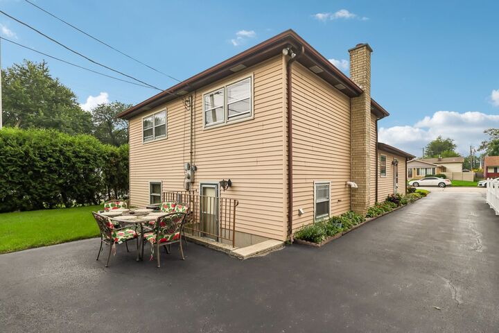 Property Photo:  