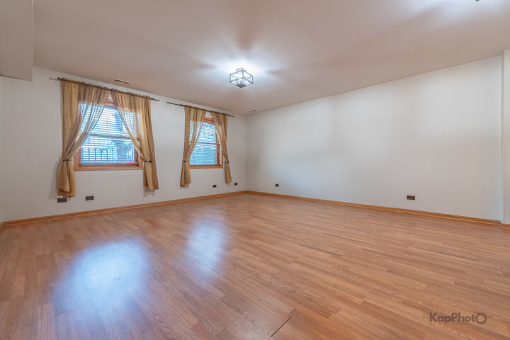 Property Photo: 519 S Maplewood Avenue 1W IL 60612