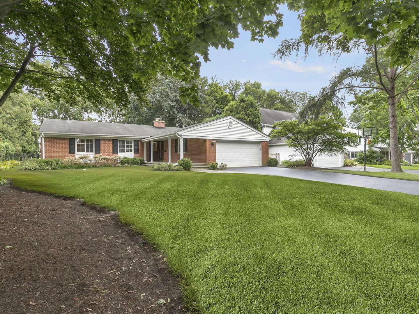 Property Photo:  433 W Sheridan Place  IL 60044 
