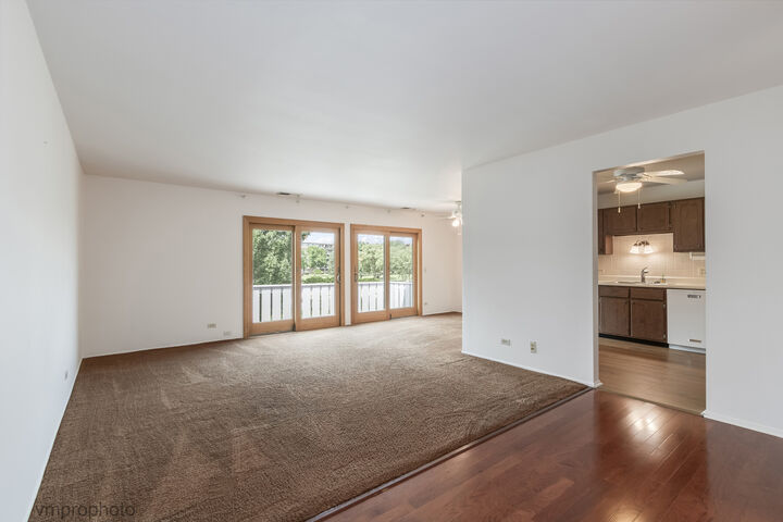 Property Photo:  228 Arrowwood Court B2  IL 60193 