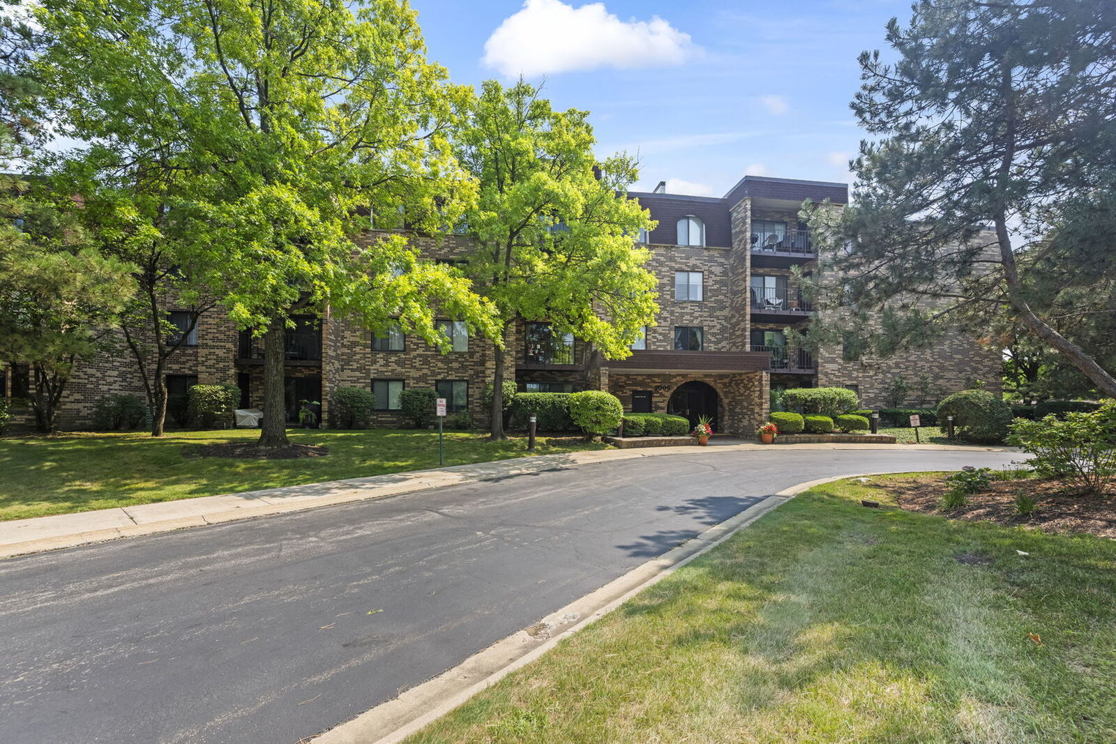 Property Photo:  2005 Valencia Drive 306D  IL 60062 