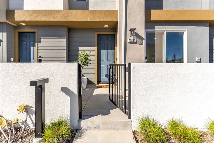 Property Photo: 27582 Manzanita Way CA 91381