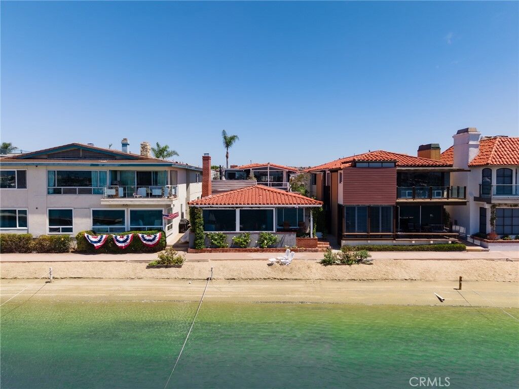 Property Photo:  423 Via Lido Soud  CA 92663 