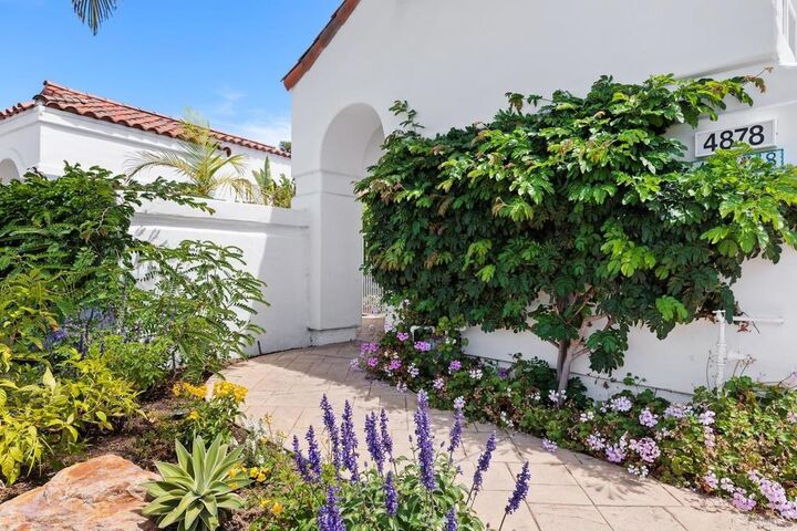 Property Photo: 4878 Galicia Way CA 92056