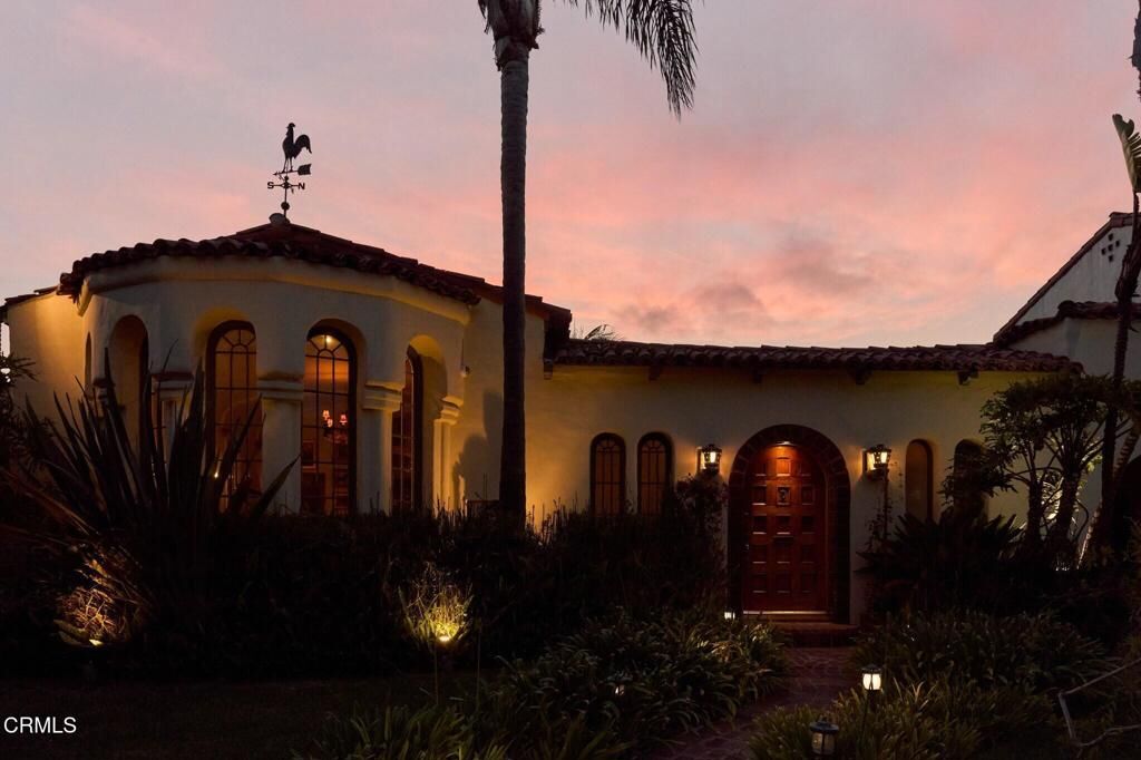 Property Photo:  913 Burnside Avenue  CA 90036 