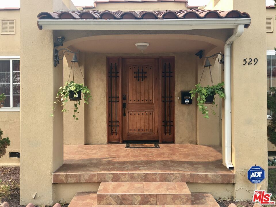 Property Photo:  529 W Wilson Avenue  CA 91203 