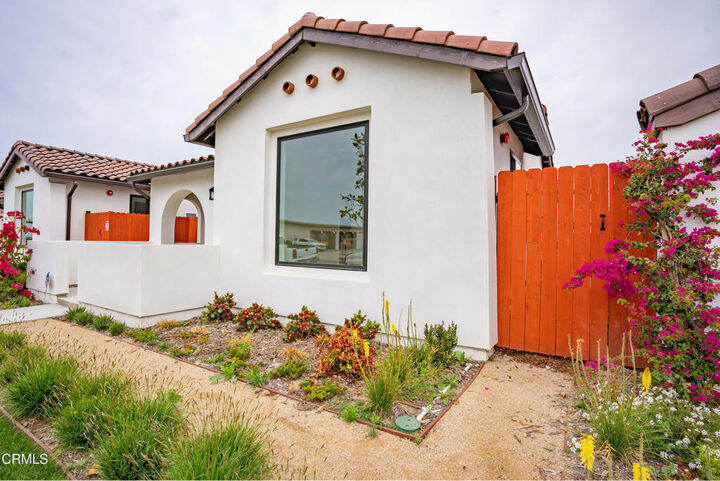 Property Photo:  1125 W 2nd Street  CA 93030 