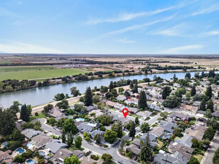 Property Photo:  2 Dumfries Court  CA 95831 