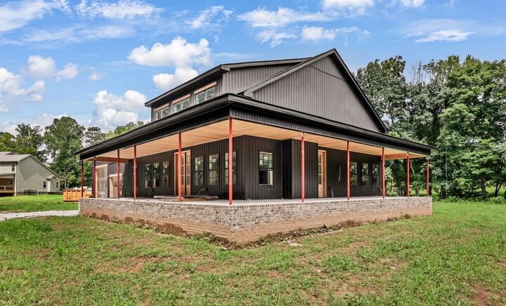 Property Photo:  1046 Indian Creek Rd  TN 37051 