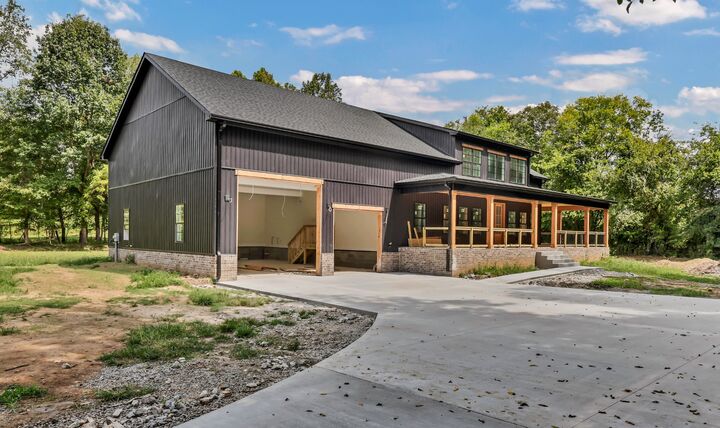 Property Photo:  1046 Indian Creek Rd  TN 37051 