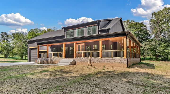 Property Photo:  1046 Indian Creek Rd  TN 37051 