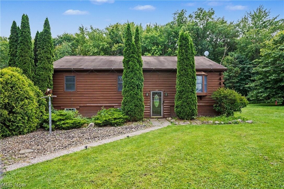 Property Photo:  6092 Warren Road  OH 44410 