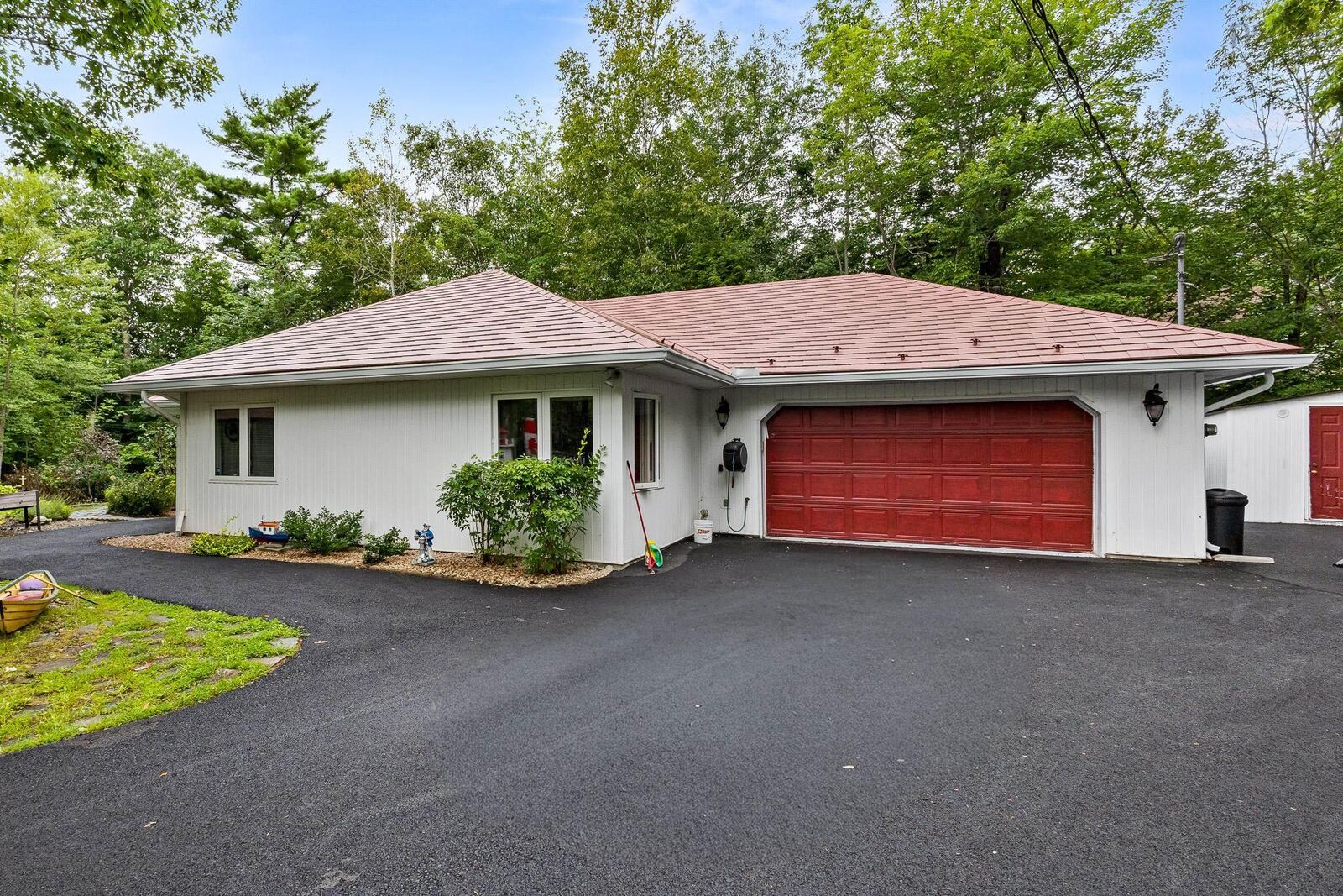 Property Photo:  5 Brackstone Court  NS B4C 4E3 