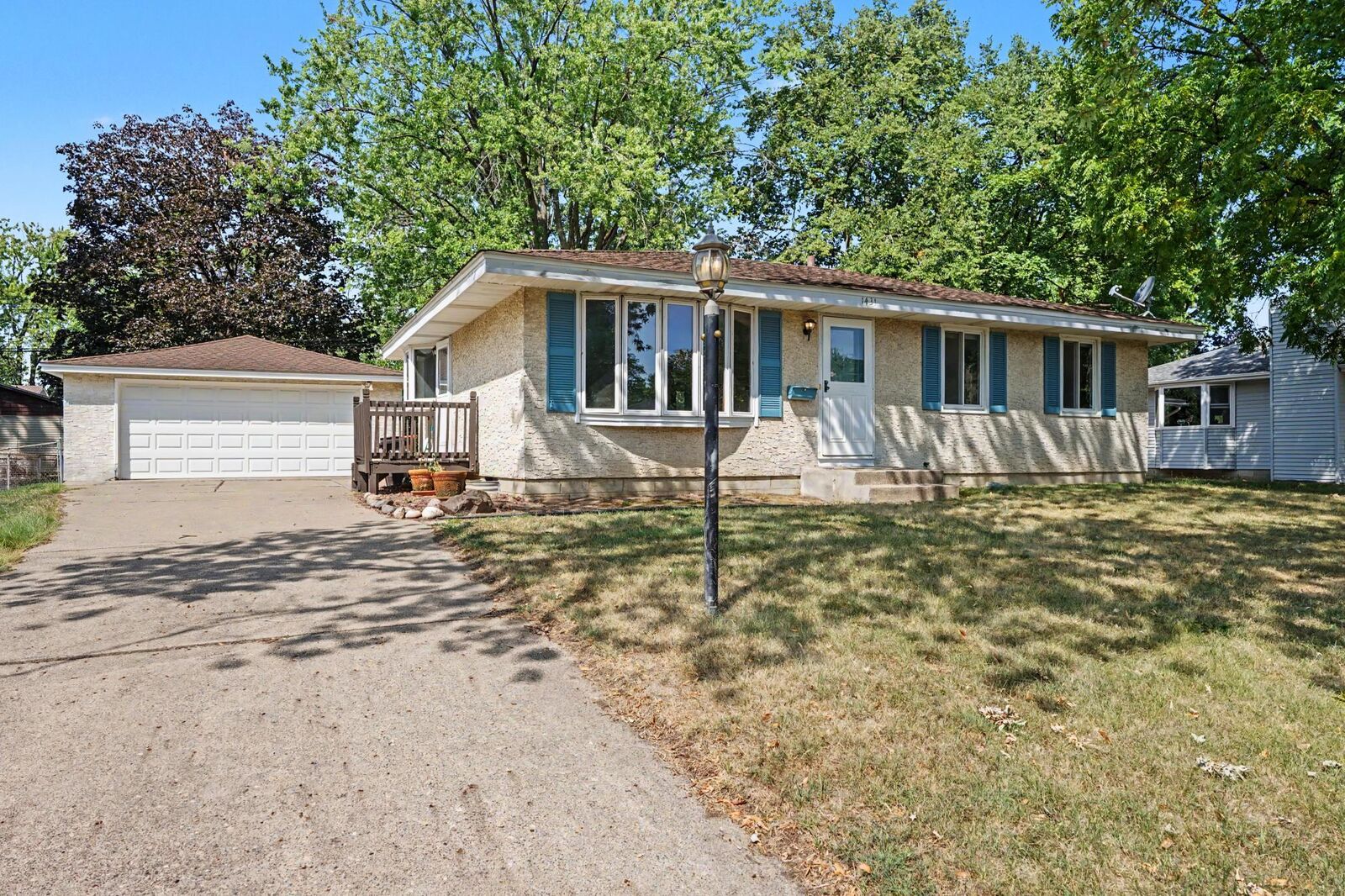 Property Photo: 1431 Dayton Avenue MN 55071