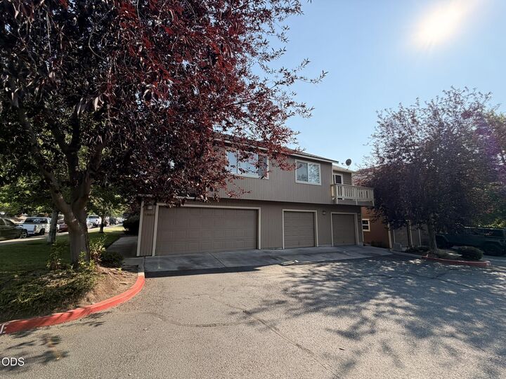 Property Photo:  