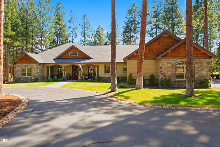 Property Photo: 17147 Caddis Court OR 97759