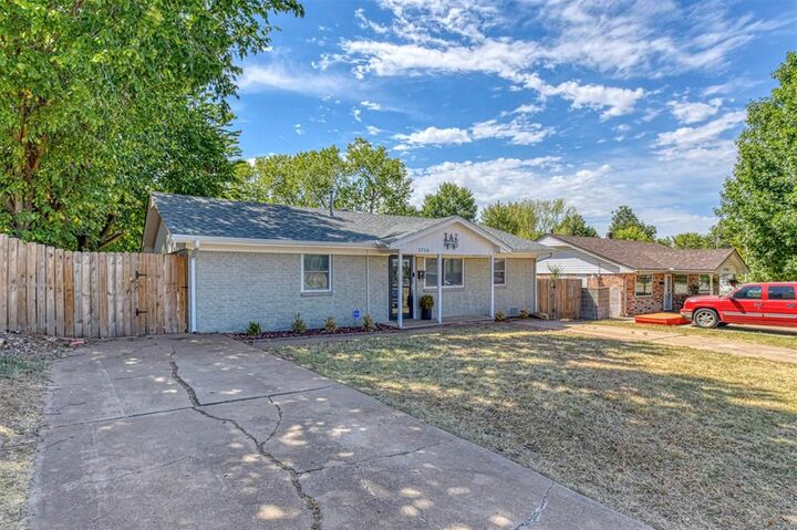 Property Photo:  1724 S Jensen Avenue  OK 73036 
