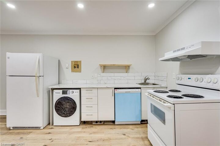 Property Photo:  33 Albion Street Upper #2  ON N3T 3L9 