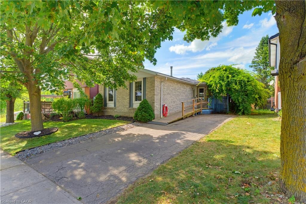 Property Photo:  431 West Acres Drive  ON N1K 1N2 