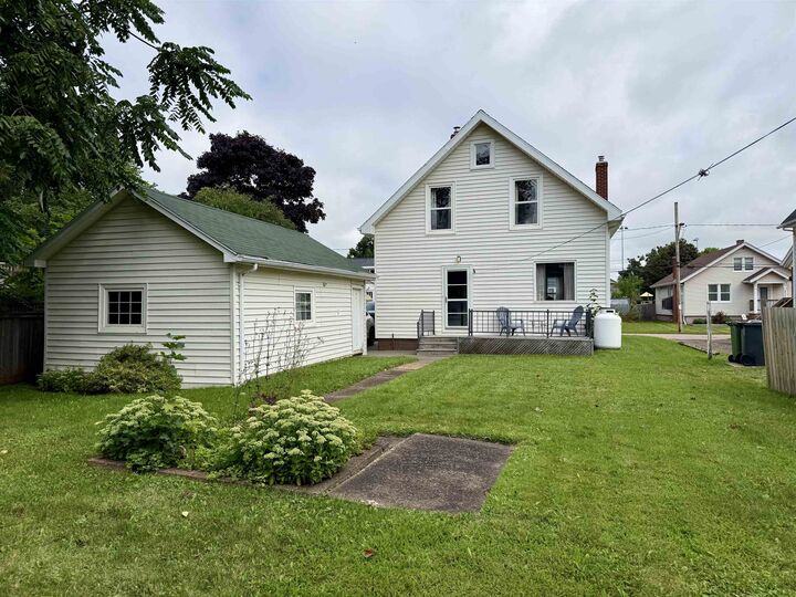 Property Photo:  214 Pleasant Street  PE C1N 1X2 