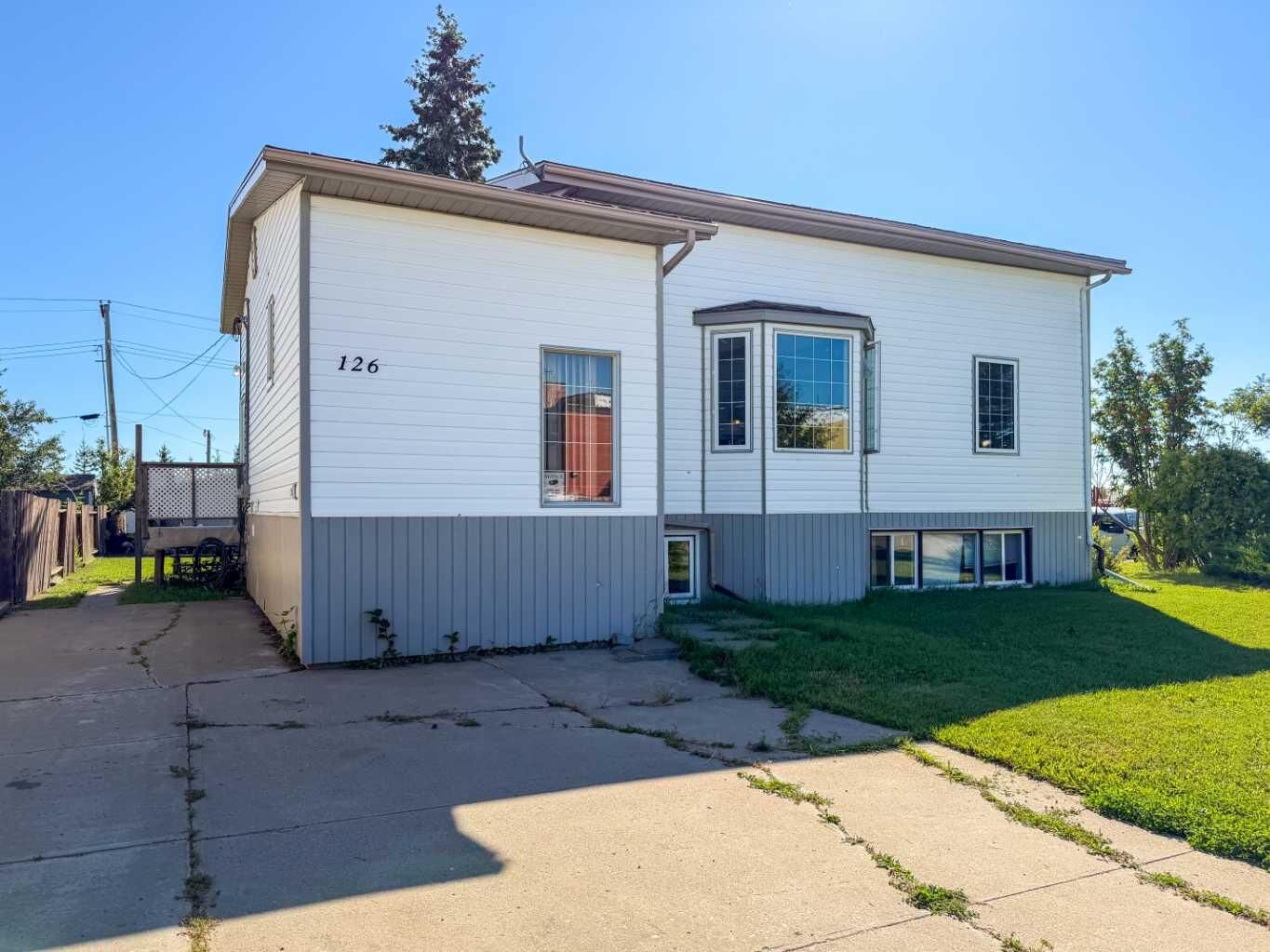 Property Photo: 126 3 Street SE AB T0H 1M0
