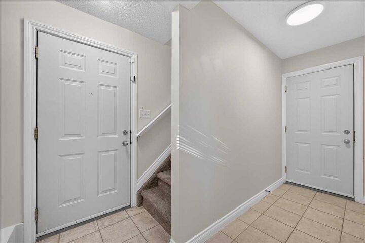 Property Photo:  86 Cedarwood Lane SW  AB T2W 6J3 